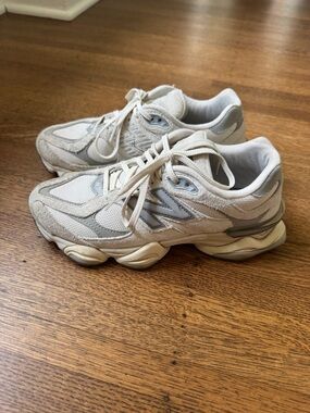 New Balance 9060 Women’s Size 8